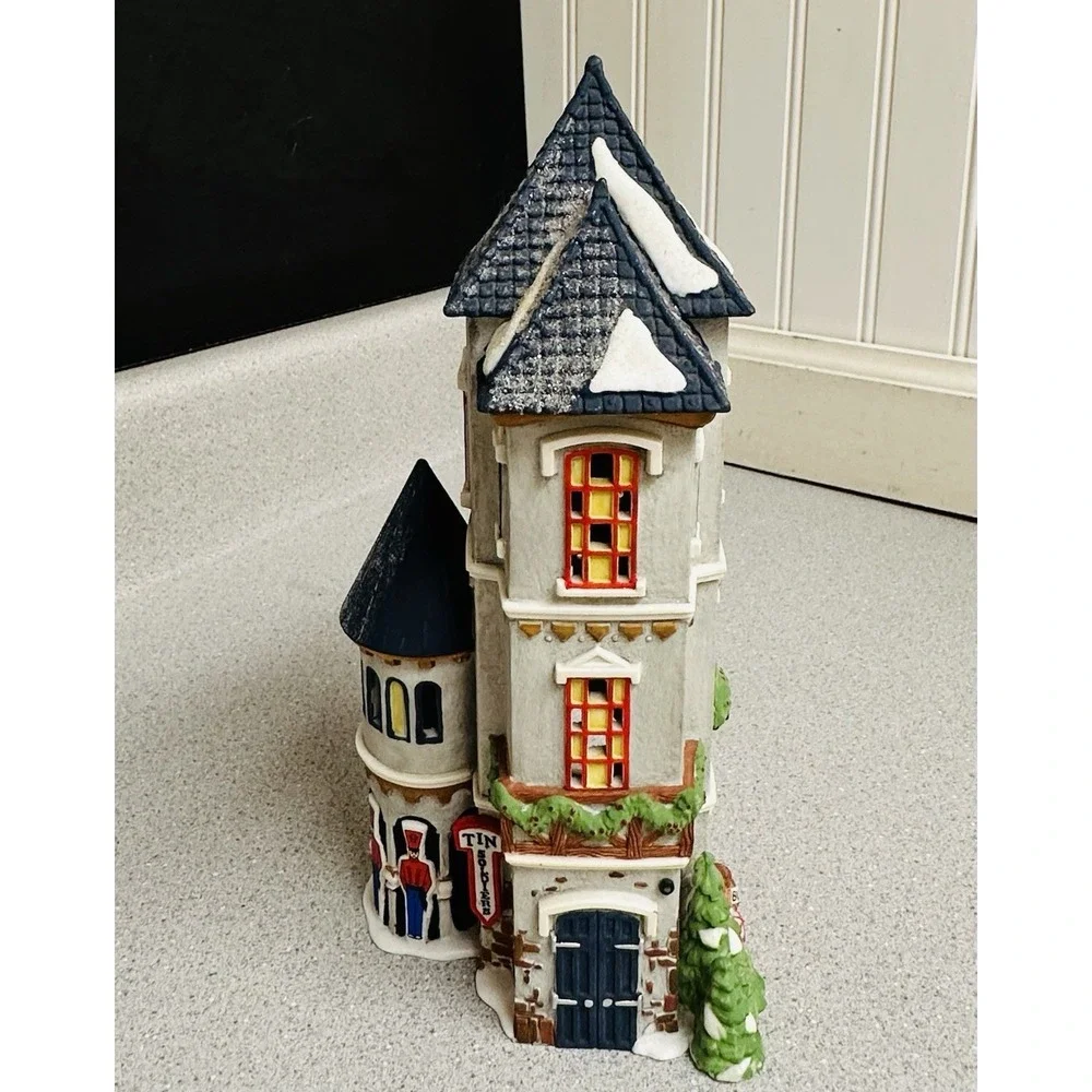 Dept 56 Tin Soldier Shop #5638-3 North Pole Series Heritage Village Collection